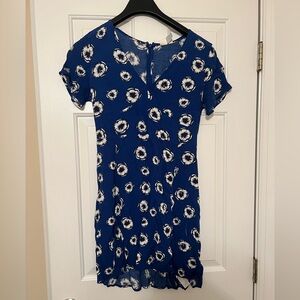 GAP Navy and White Floral Short Sleeve Top